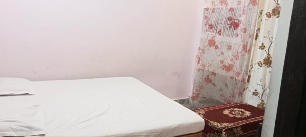 Vaibhav Sadan Dharmsala Hotel Ayodhya Phòng bức ảnh
